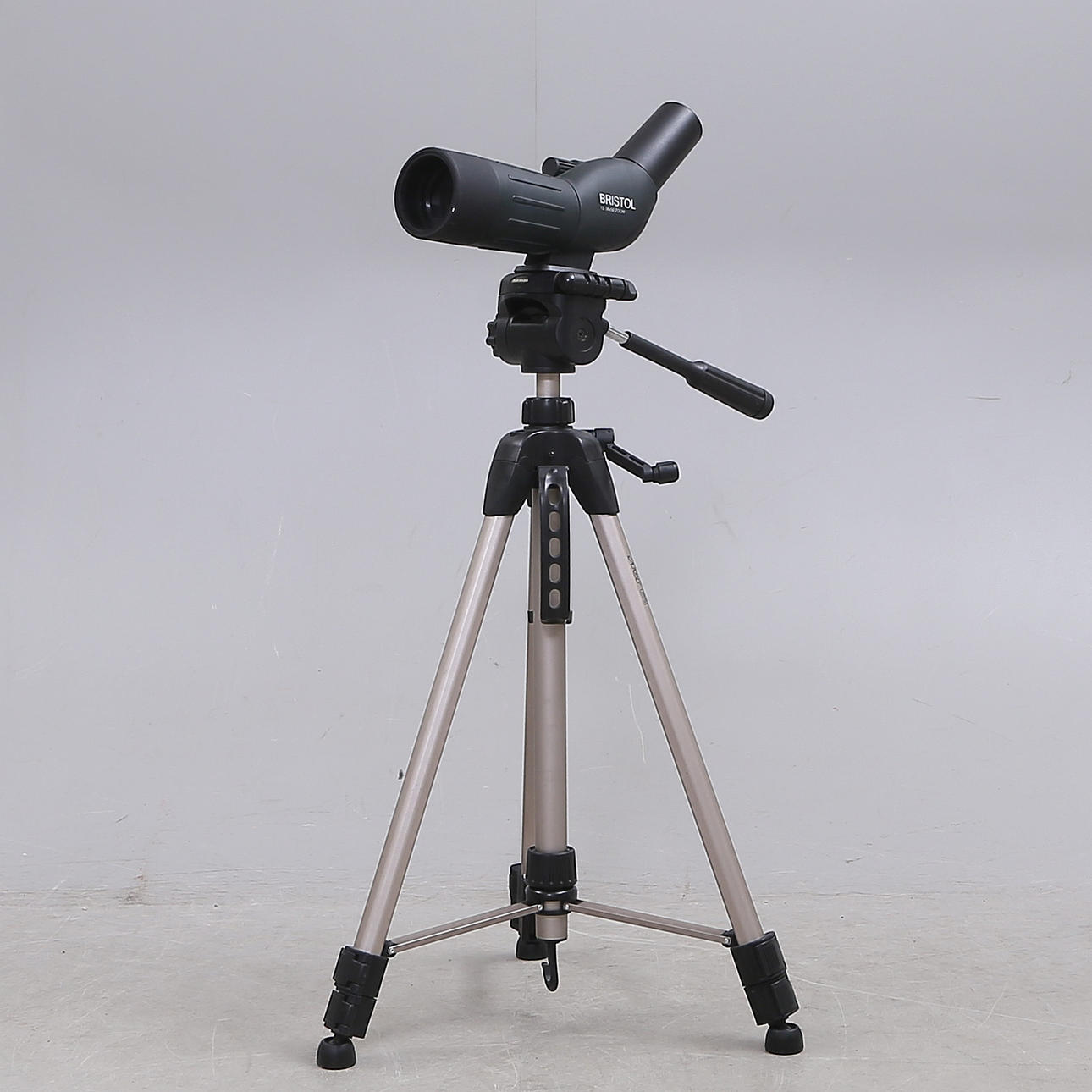 KIKKERT med STATIV, Bristol, moderne.