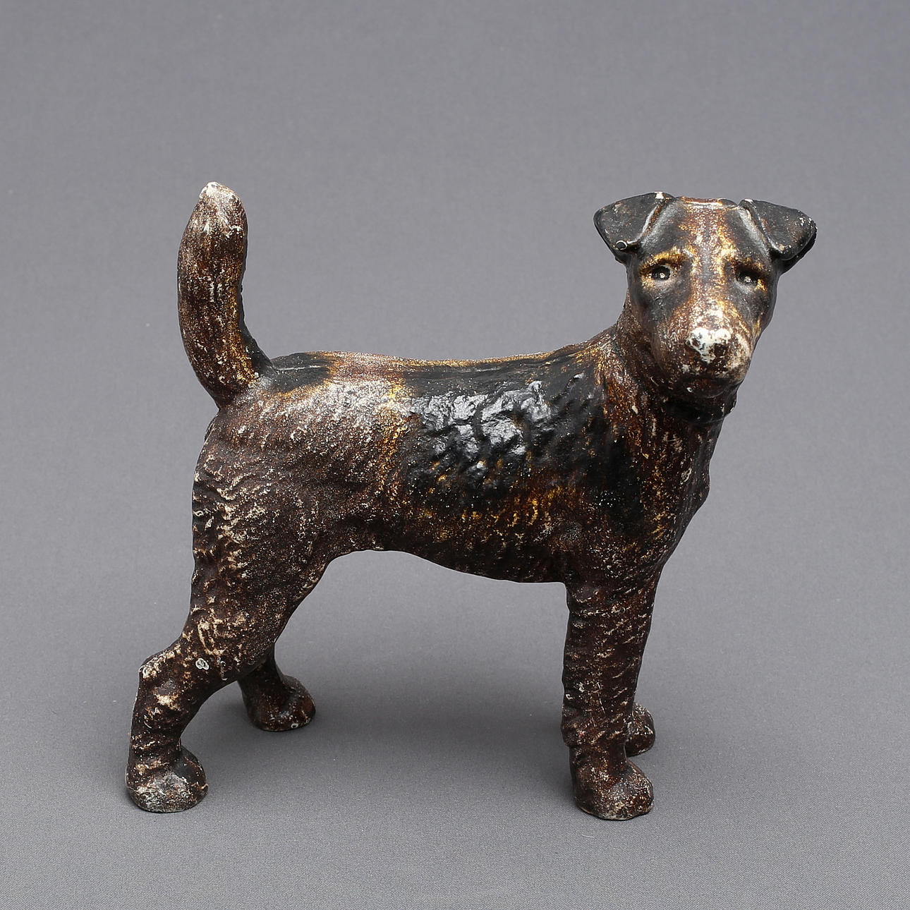 DÖRRSTOPP, i form av hund, gjutjärn.