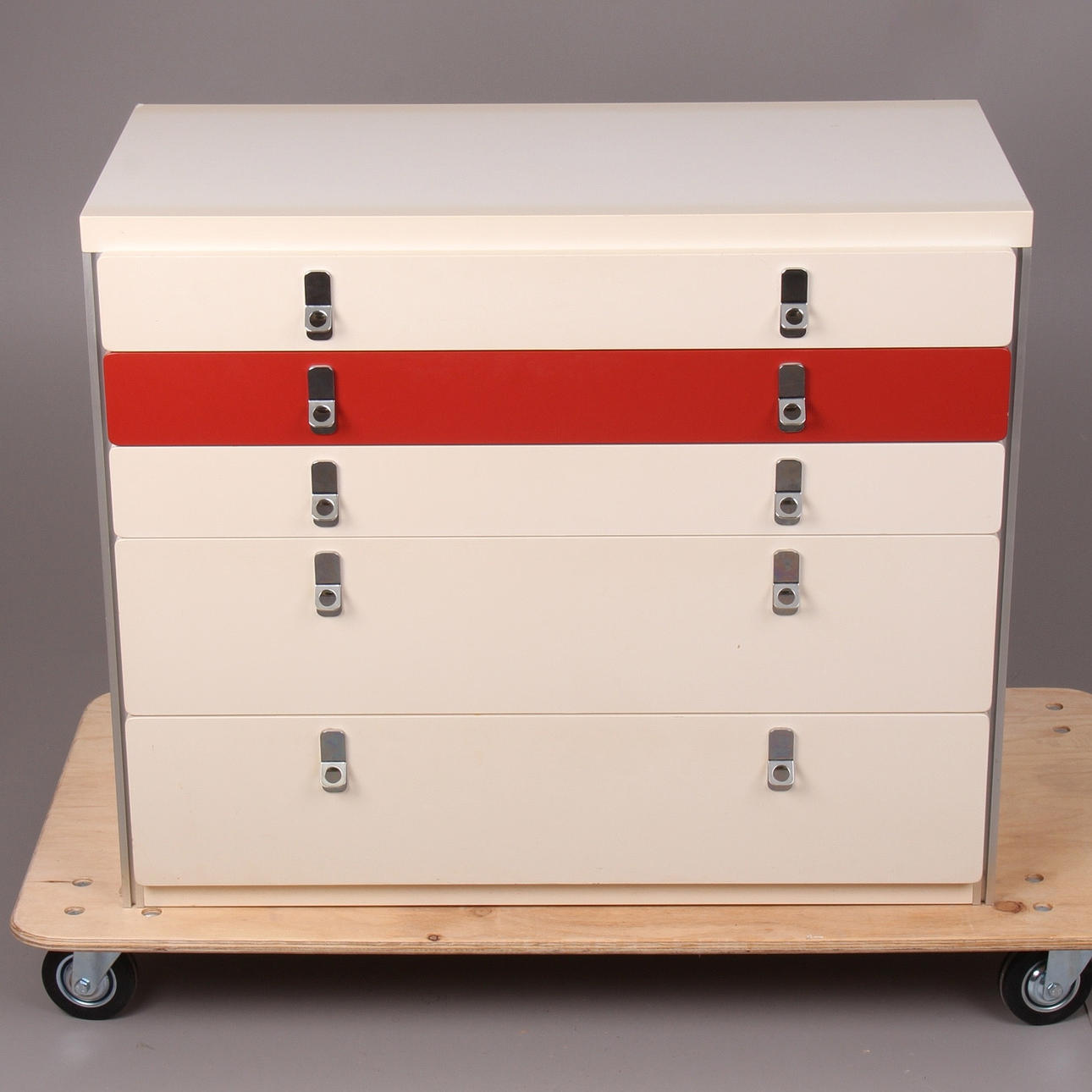 BYRÅ, med fem lådor.