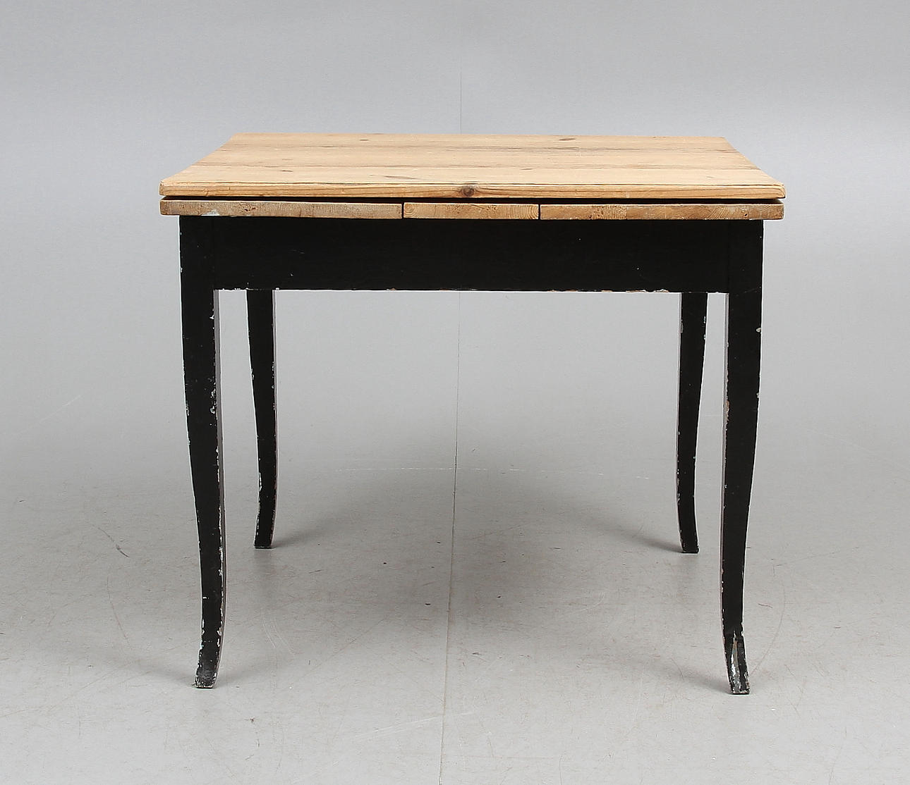 BORD, rokokostil, 1900 talets första hälft.