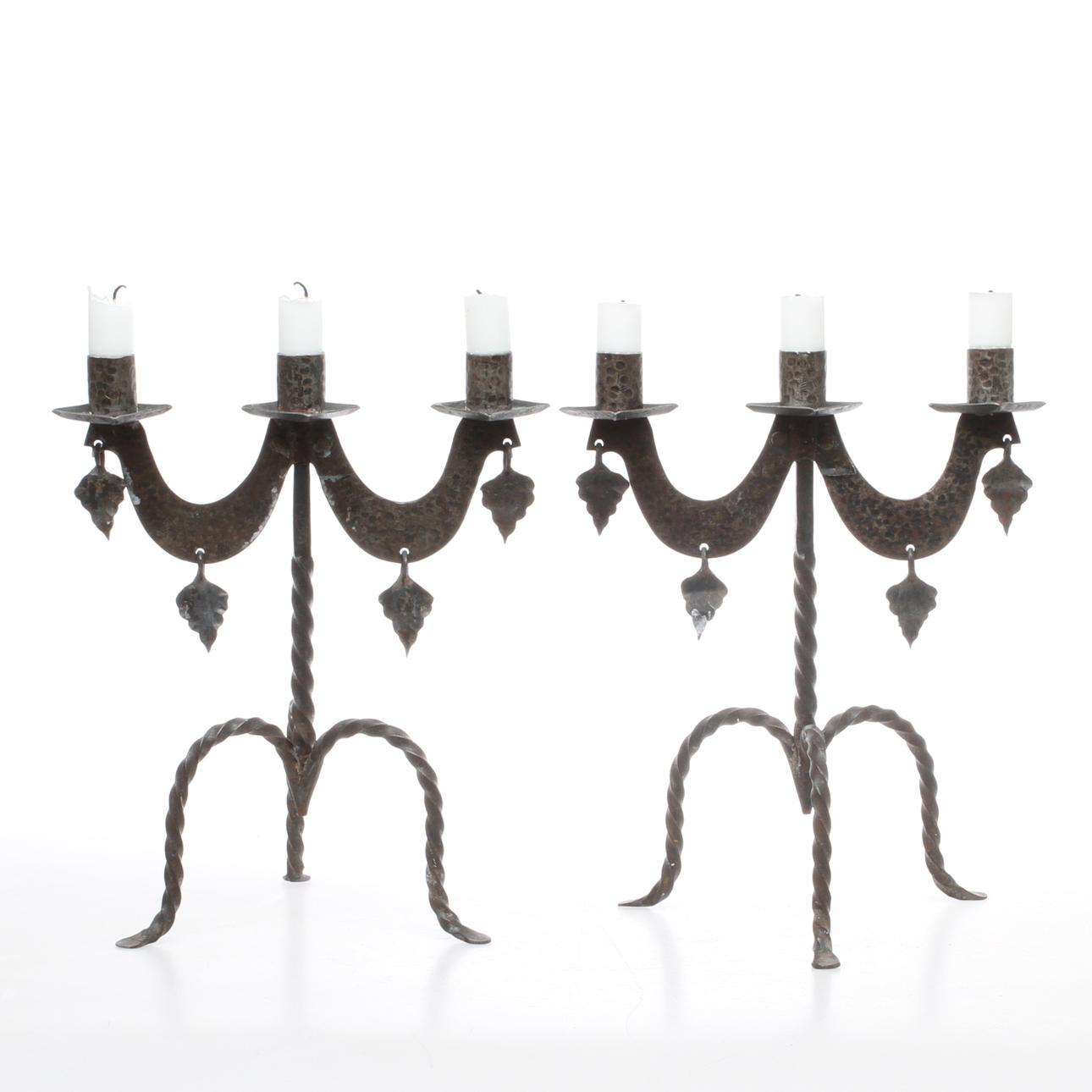 KANDELABRAR, ett par, smidesjärn.