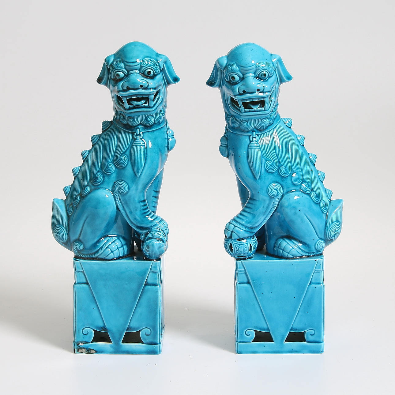 TEMPELHUNDAR, 1 par, porslin, Kina. 1900-tal.