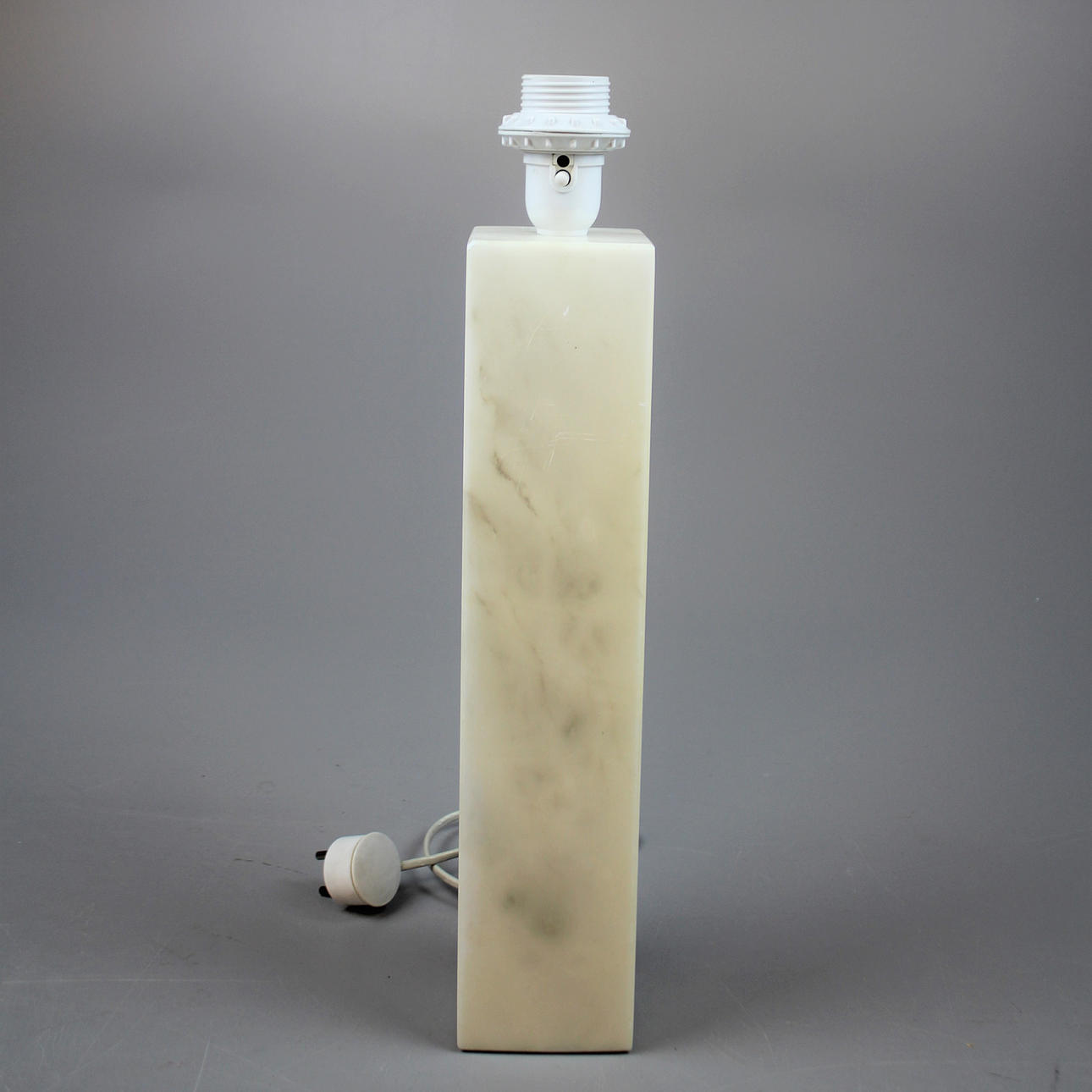 LAMPFOT, marmor. Bergboms.