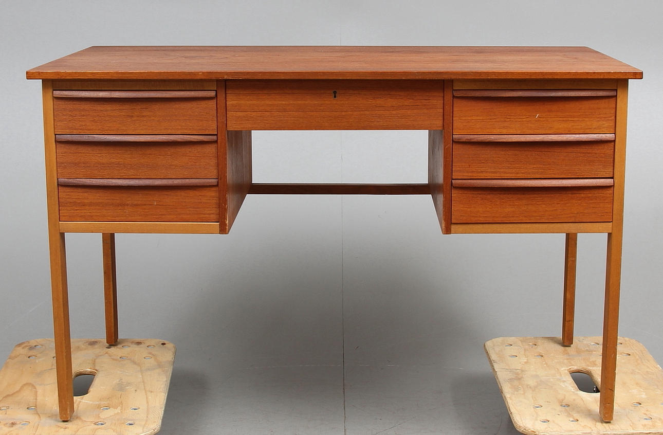 SKRIVBORD, teak, Sverige, 1950/60-tal.