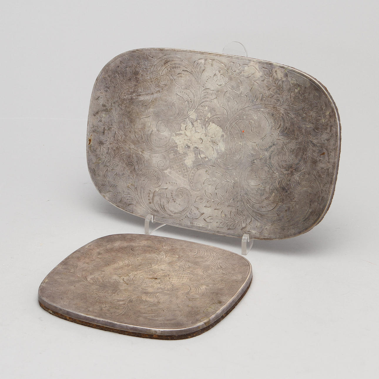 GRYTUNDERLÄGG, 2 st, silverpläterade.