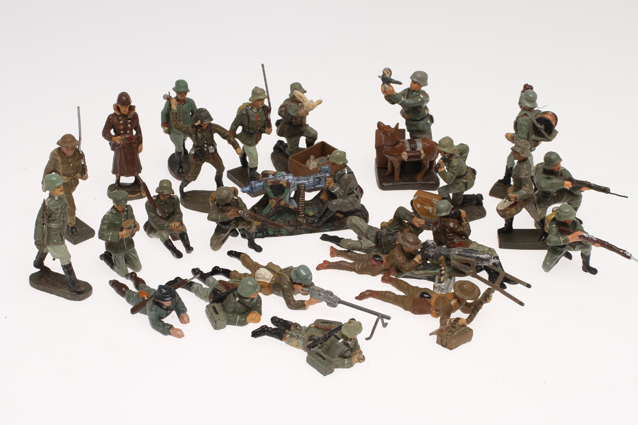 ELASTOLIN och LINEOL soldater cirka 25 stycken.