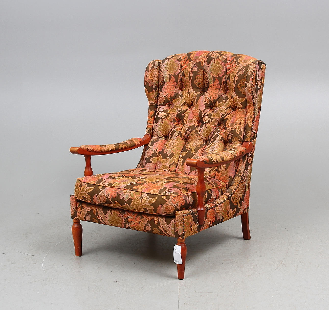 FÅTÖLJ, sk öronlappsmodell, 1900-talets mitt.