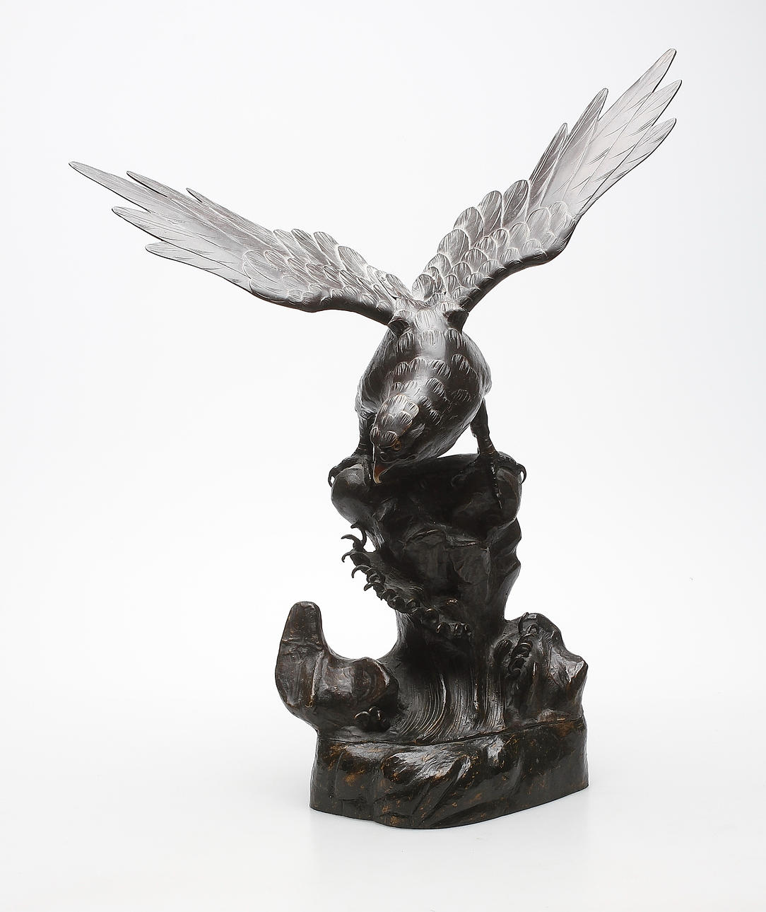 SKULPTUR, rovfågel, patinerad metall, 1900-tal.