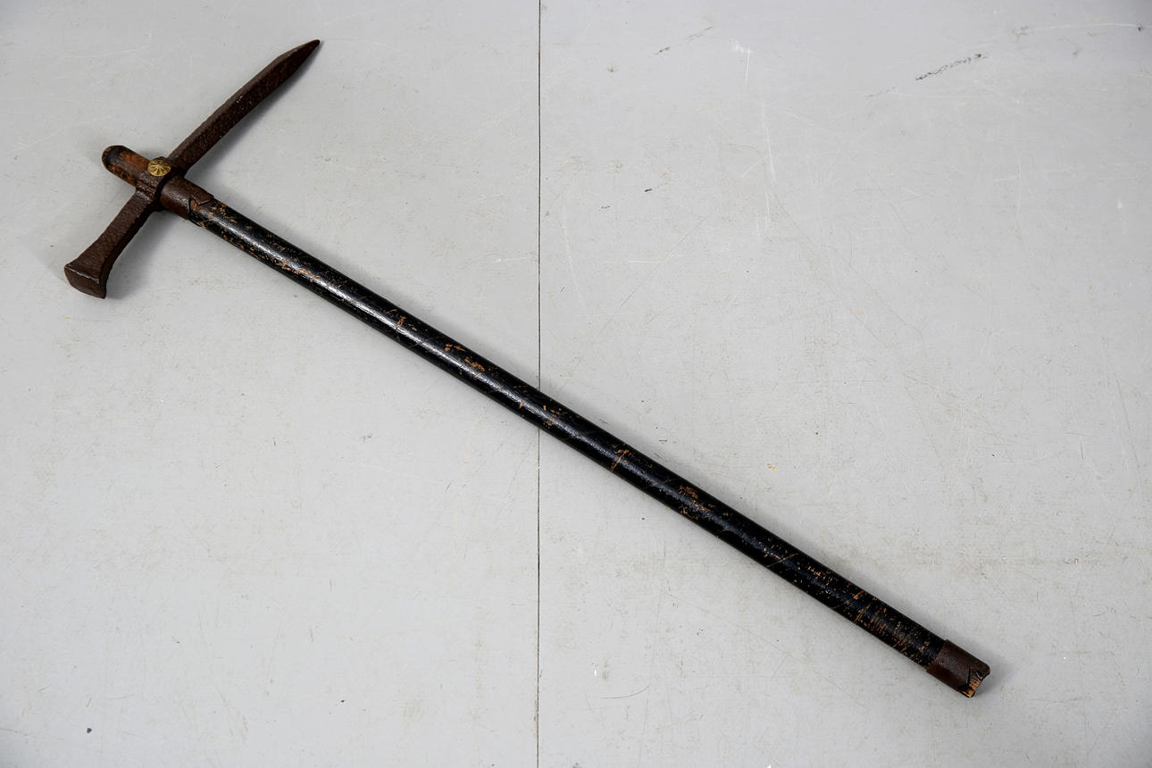 RYTTARHAMMARE, järn, Italien, 1500-talet.