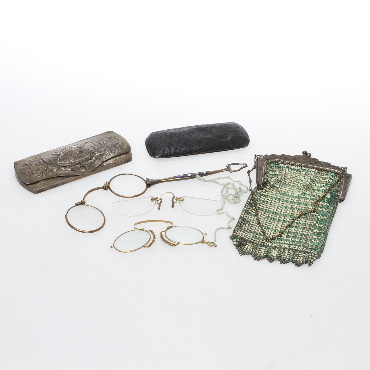 LORNJETT, GLASÖGON 2 st samt VÄSKA, 1800/1900-tal.