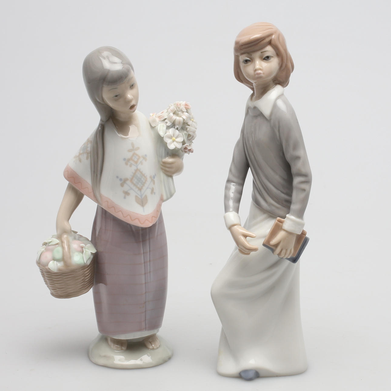 FIGURINER i porslin, 2 st. 1900-talets senare del.