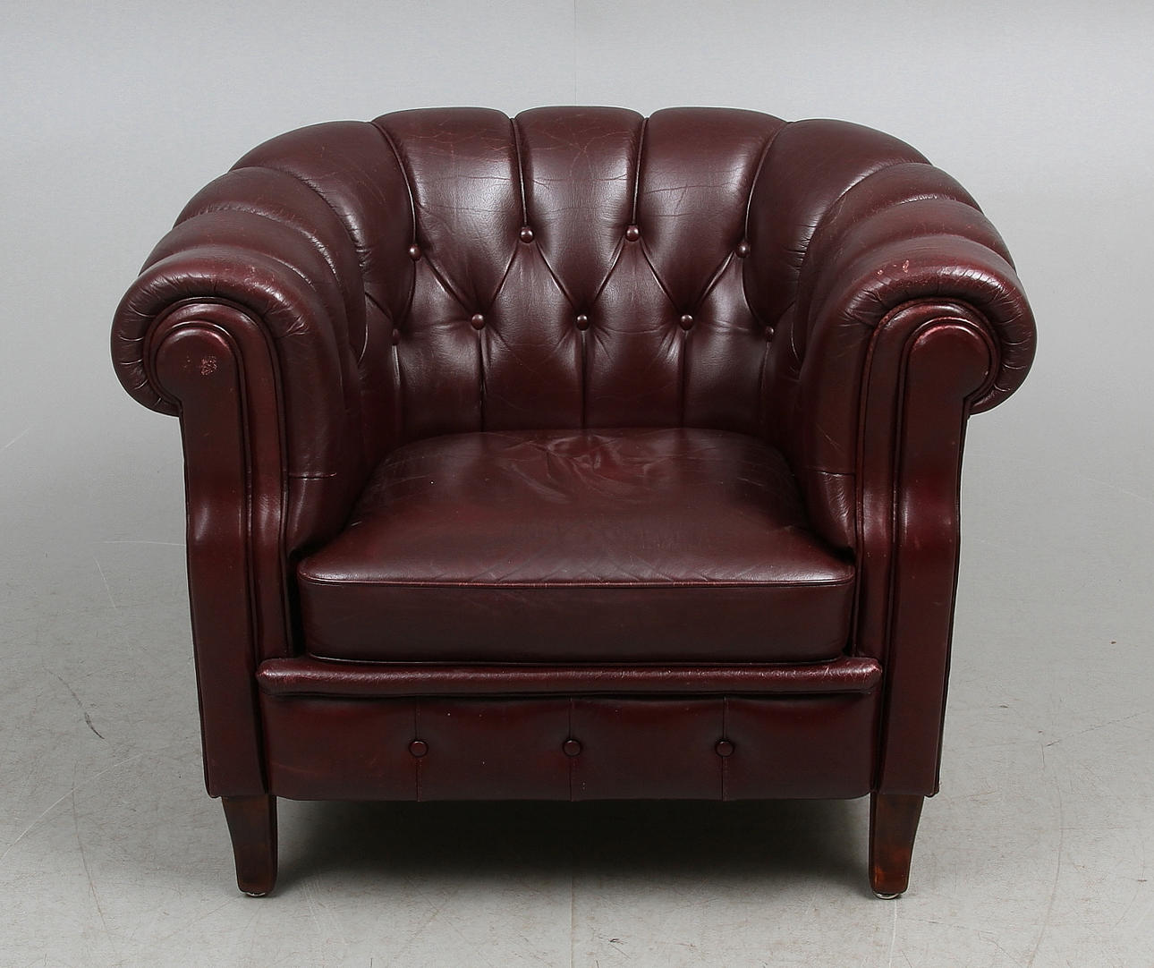 FÅTÖLJ, club-modell, Elmo-läder, 1900-talets andra hälft.