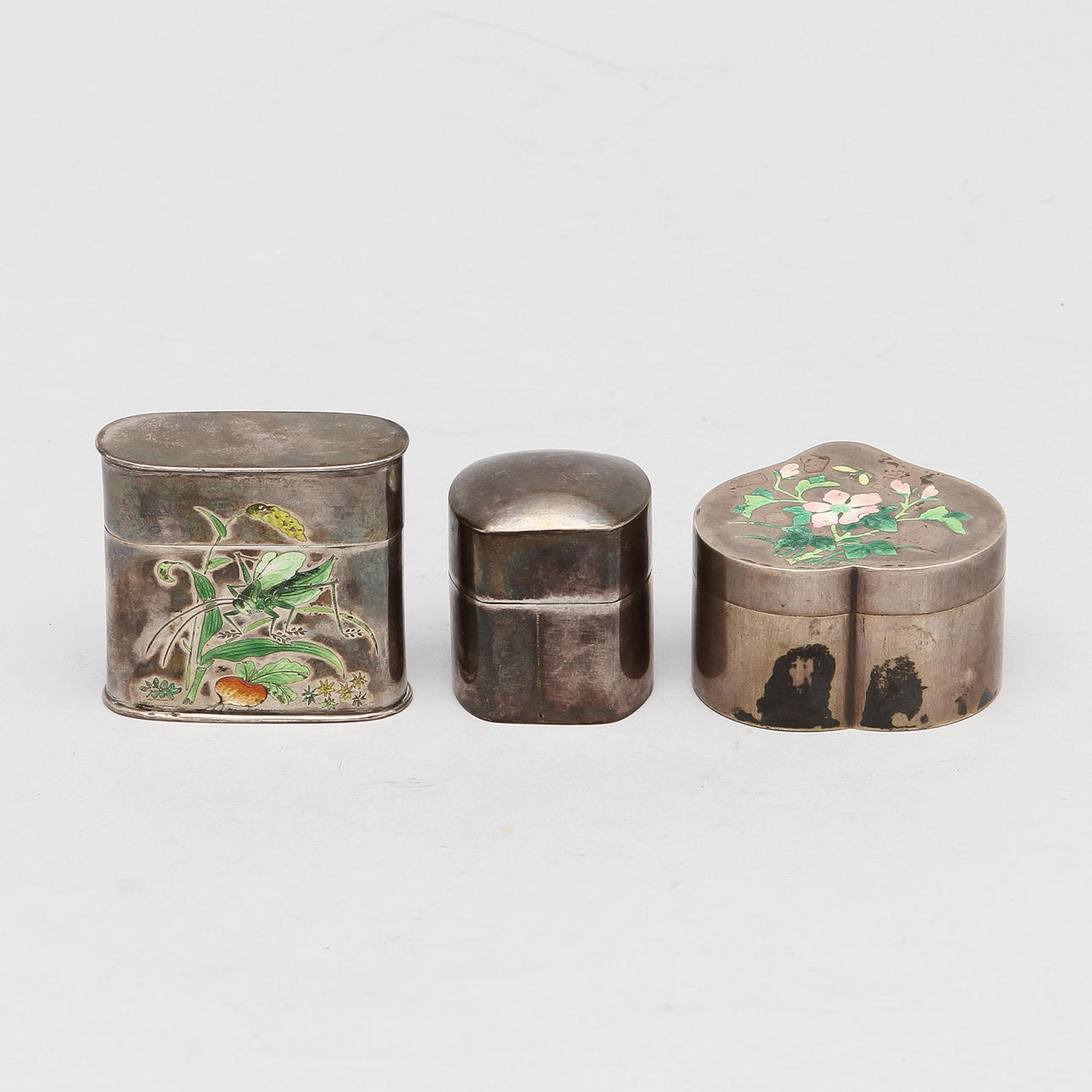 DOSOR, 3 st, silver, orientaliska. Vikt 120 gram.
