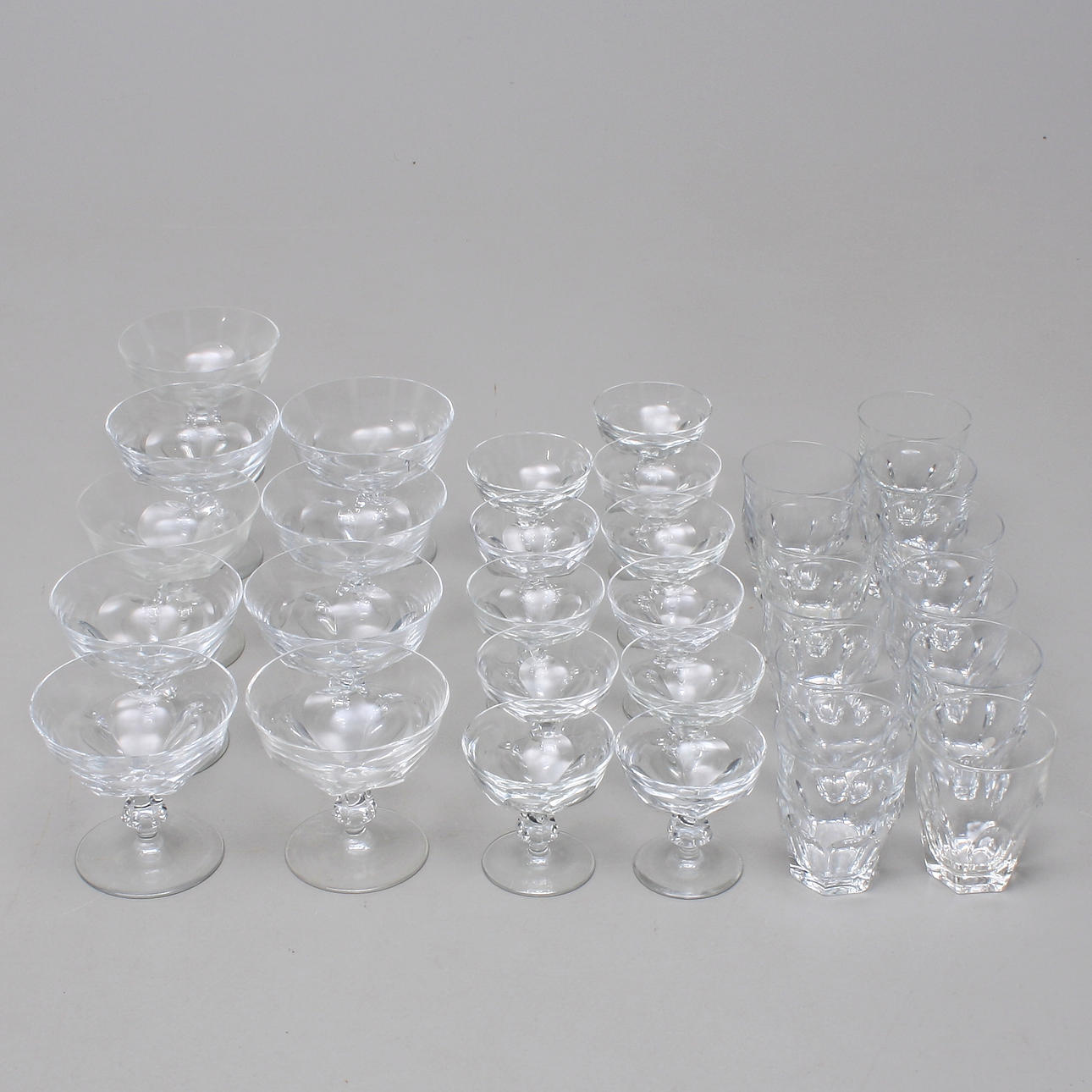 GLASSERVIS 31 delar, Kosta glasbruk.