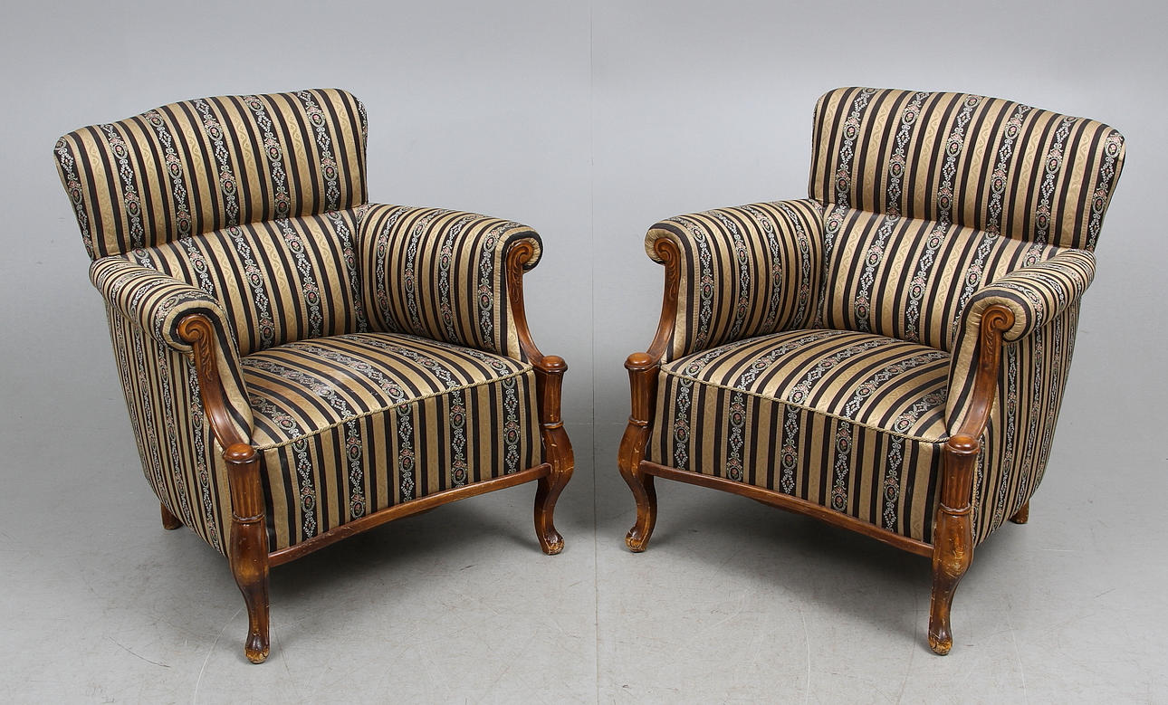 FÅTÖLJER, ett par, 1930/40-tal.