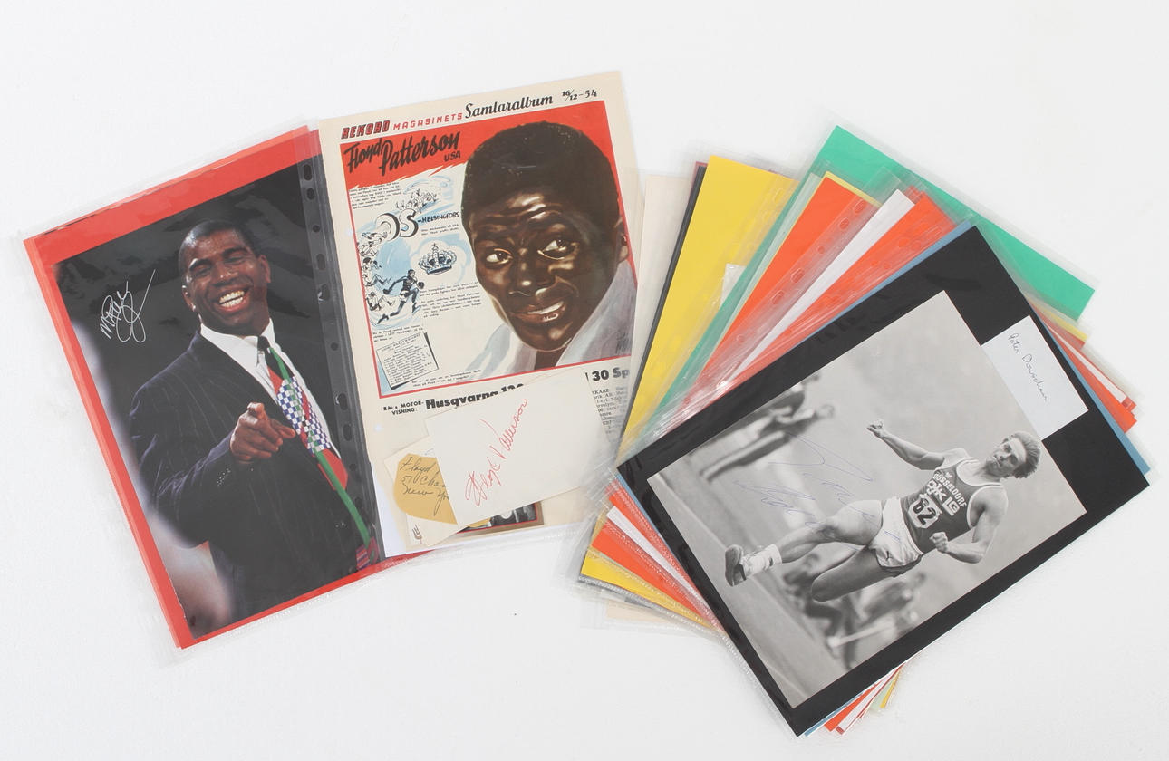 AUTOGRAFER, ca 30 st, Svensk samt Internationell idrott, Bl a Michael Jordan, "Magic" Johnson samt Floyd Patterson.