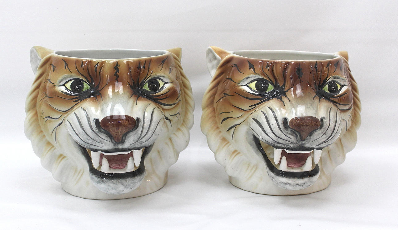 YTTERFODER av porslin paret "tigrar" numrerade 2211.