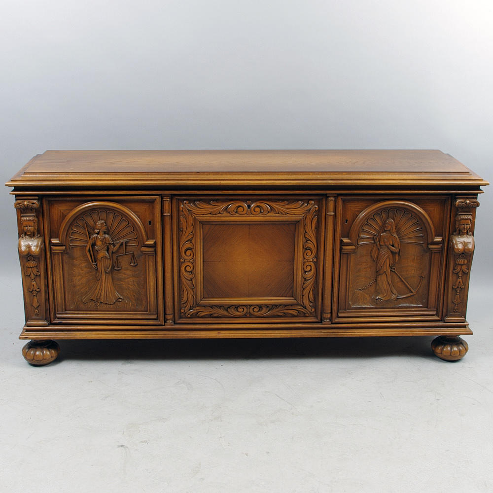 SIDEBOARD, ek, rikligt skuret, barockstil.