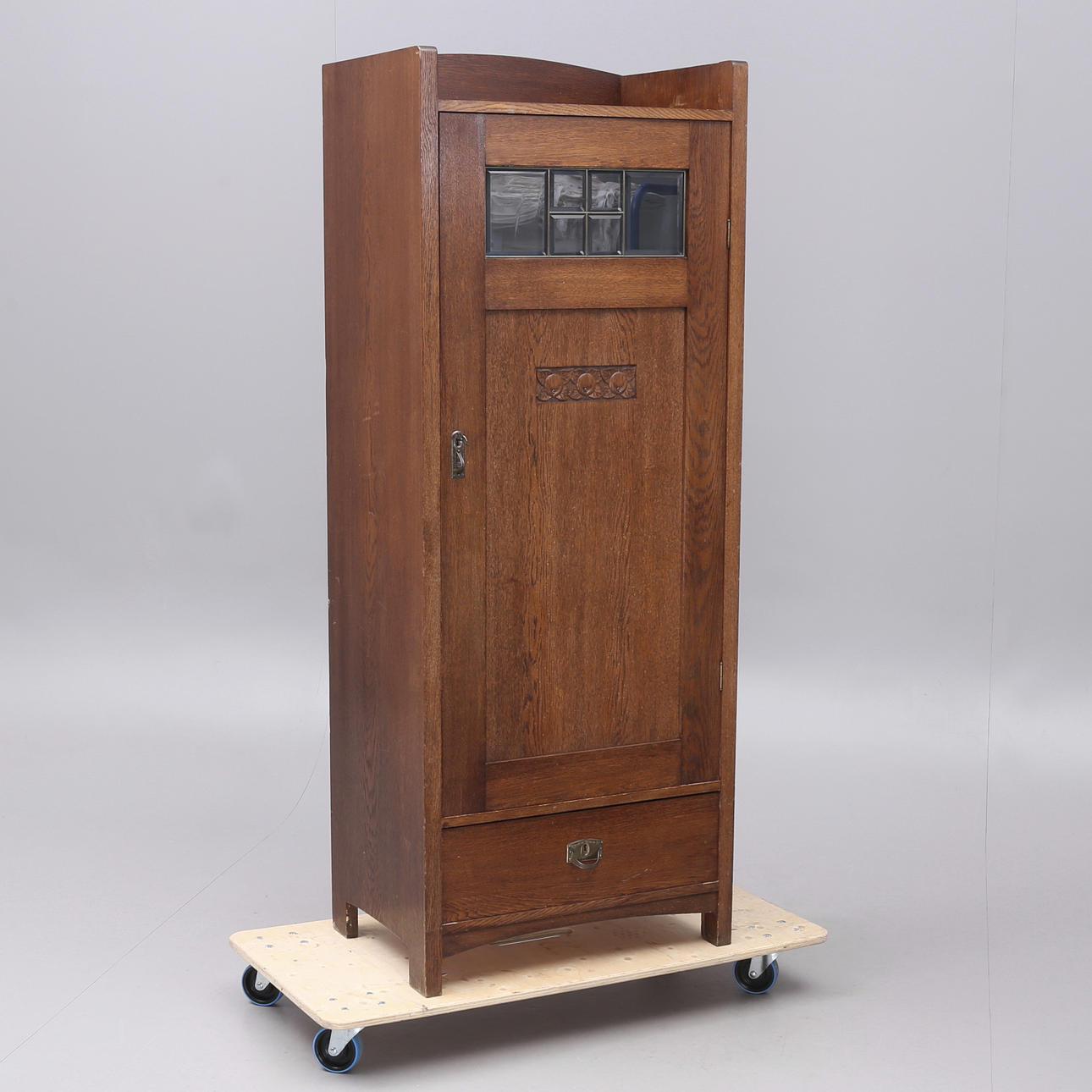 SCHRANK mit Fenster, Eiche, "Der Apfel", Jugendstil.
