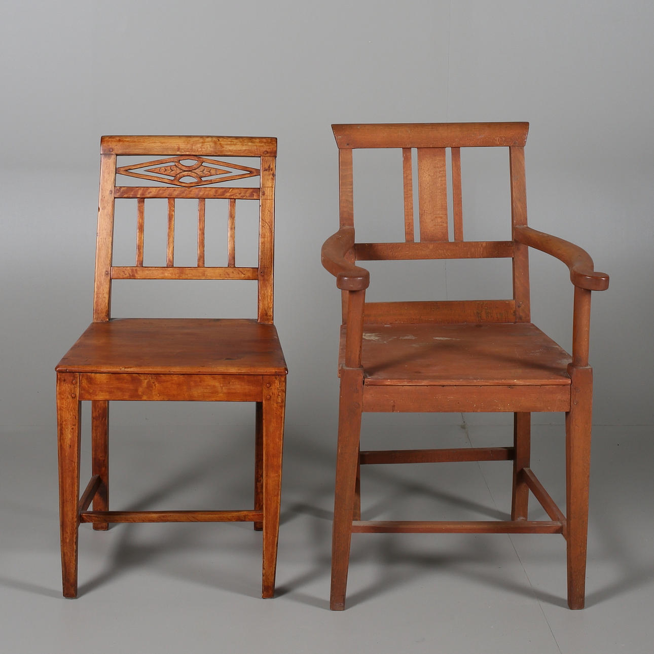 STOLAR 2 st, en betsad fur, en lackad björk, tidigt 1900-tal.