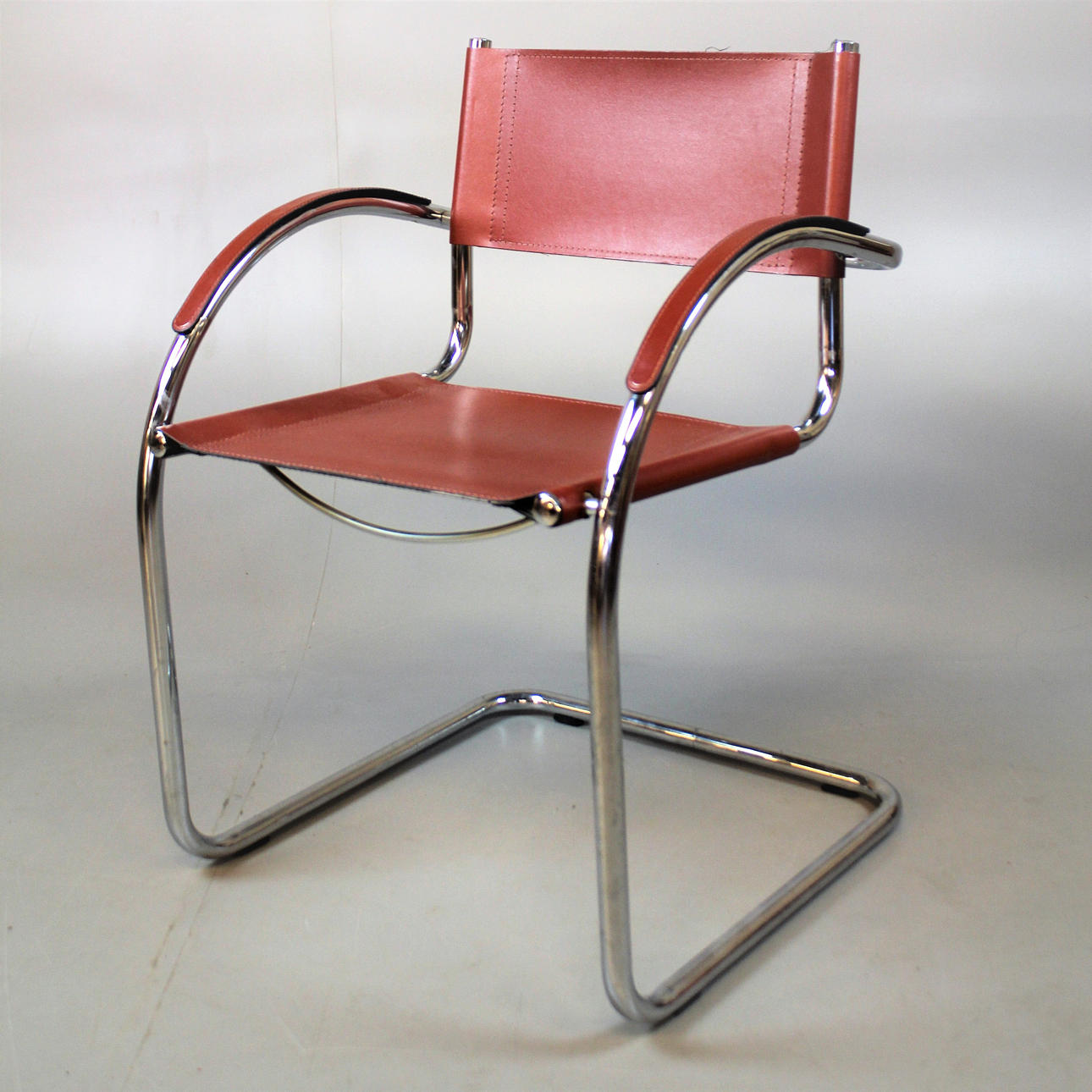 SILLÓN, estilo Bauhaus.