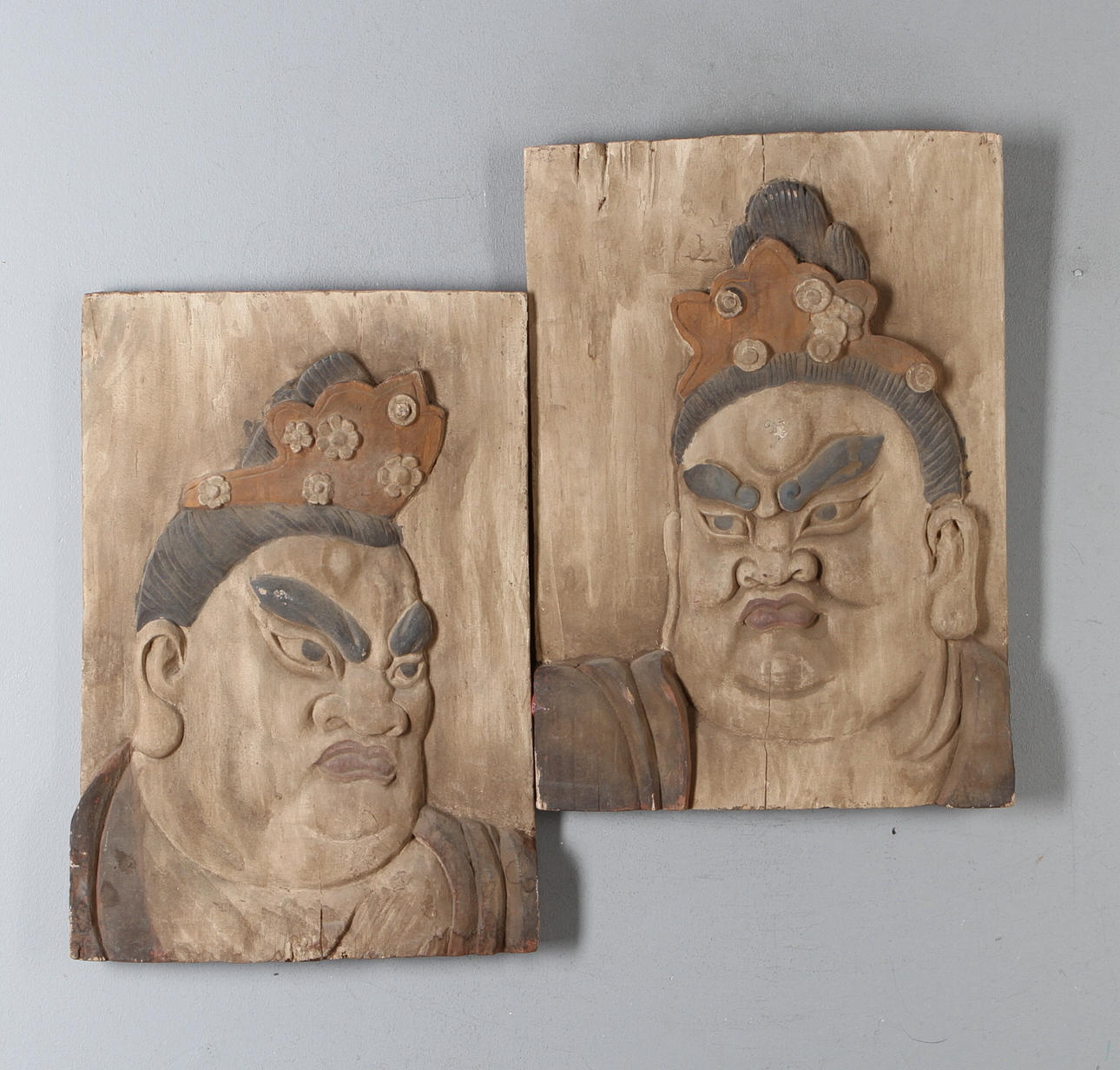 VÄGGRELIEFER, 2 st, Kina.