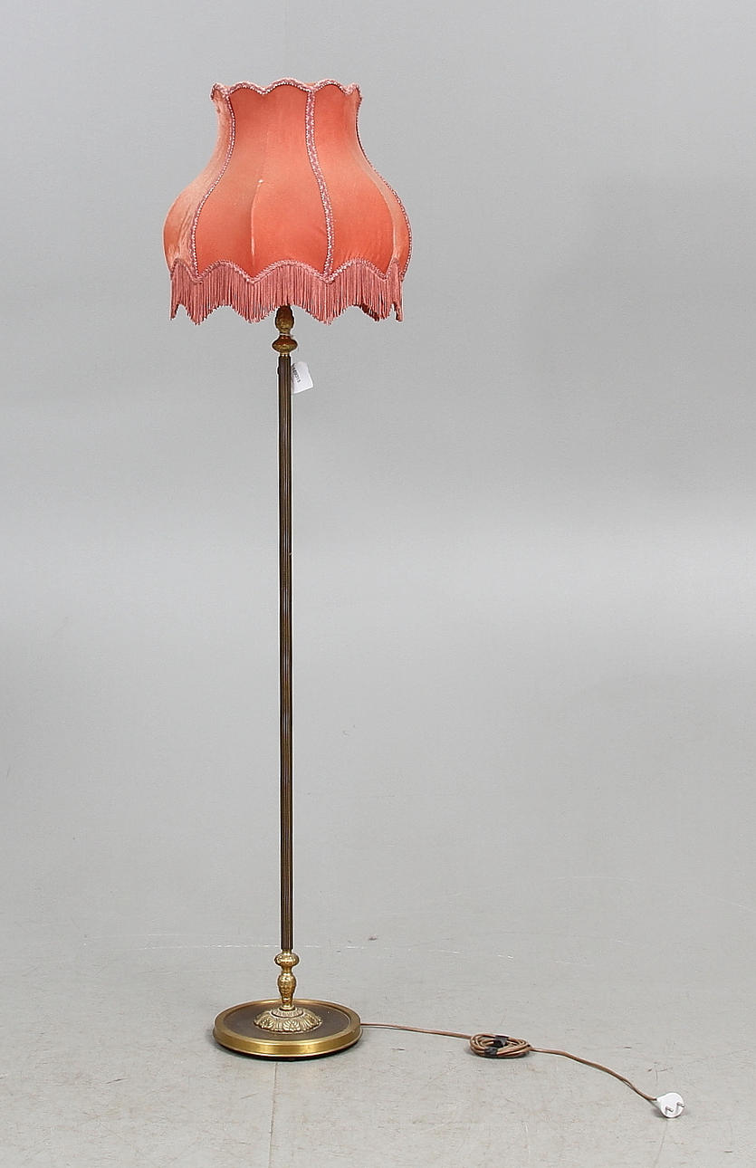 GOLVLAMPA, 1900-tal.