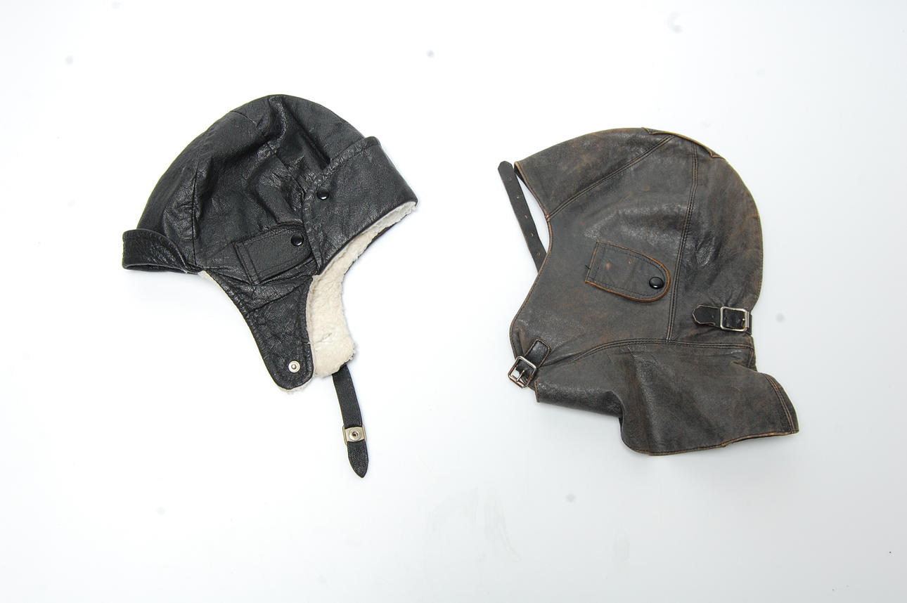 VETERANBILSMÖSSOR, 2 st, skinn.