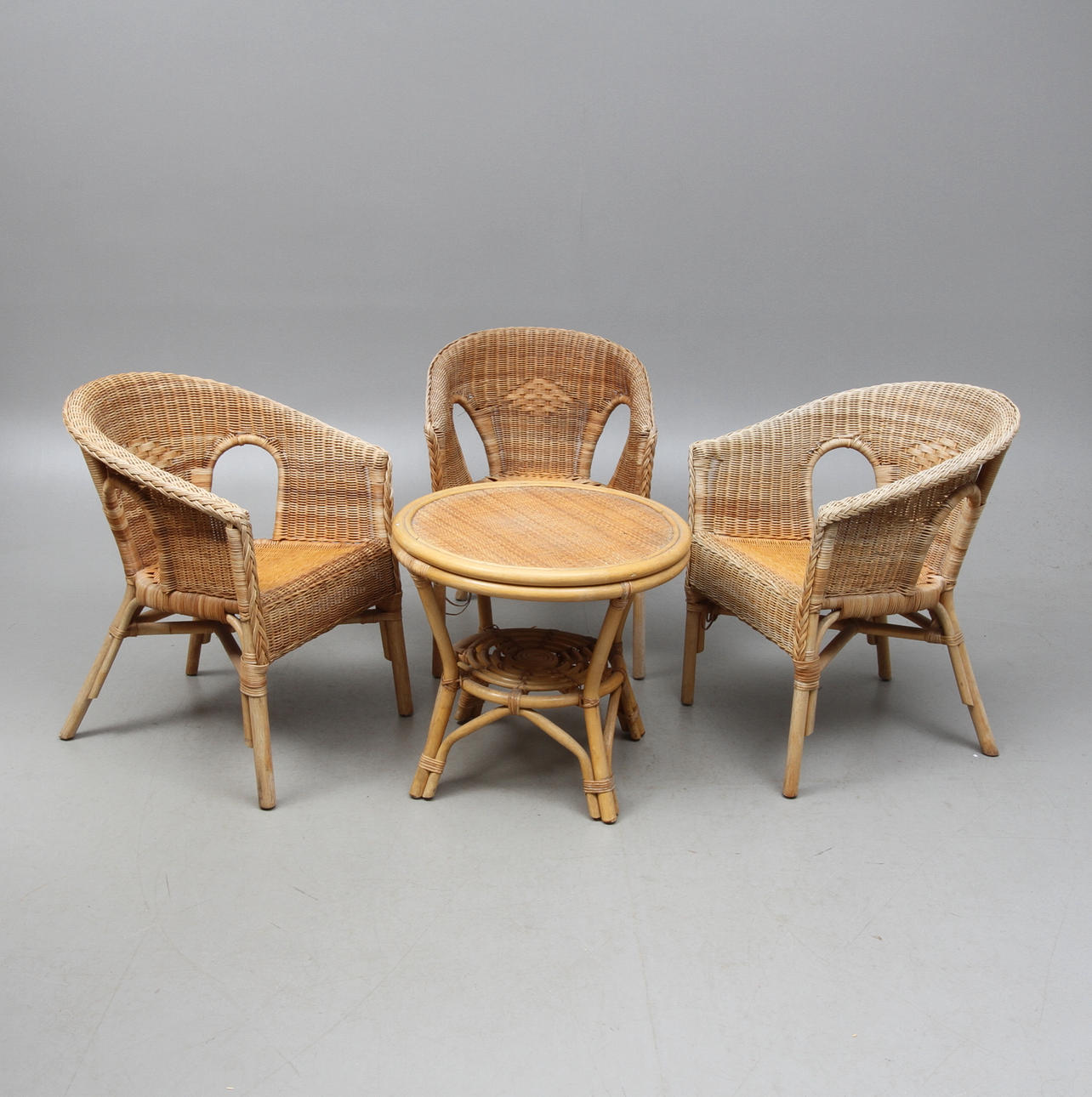 TRÄDGÅRDSGRUPP, 4 delar, rotting, 1900/2000-tal.