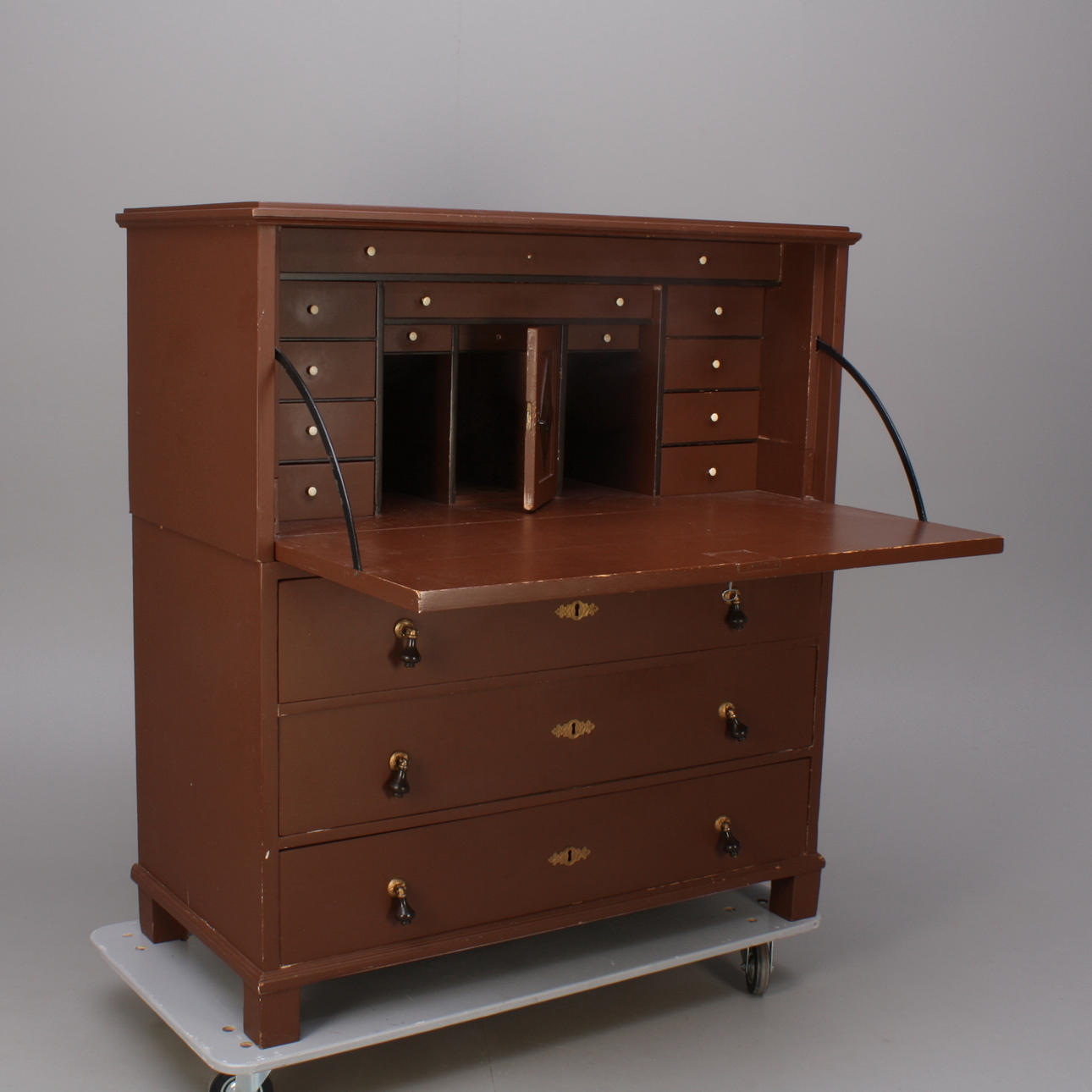 CHIFFONJÉ, 1800-tal, tvådelad.