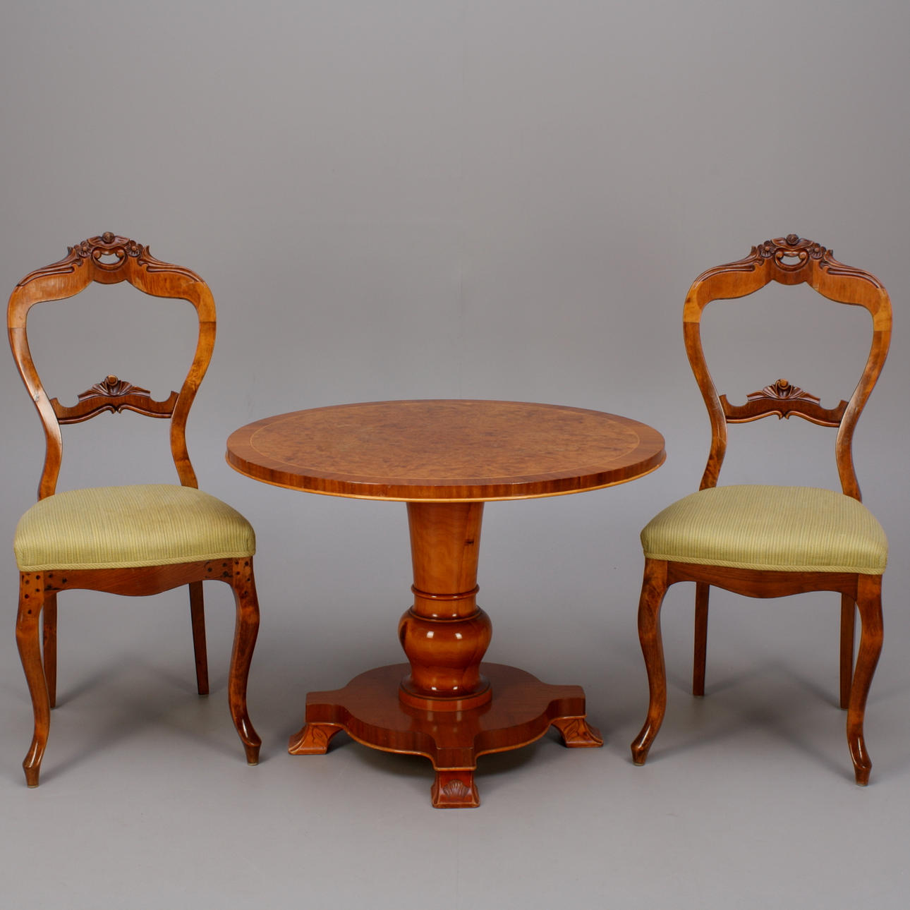 MÖBELGRUPP, 3 delar, stolar ett par + bord.