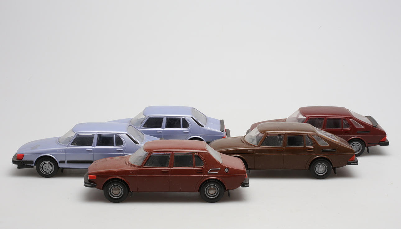 LEKSAKSBILAR i plast, 5 st, SAAB 900.
