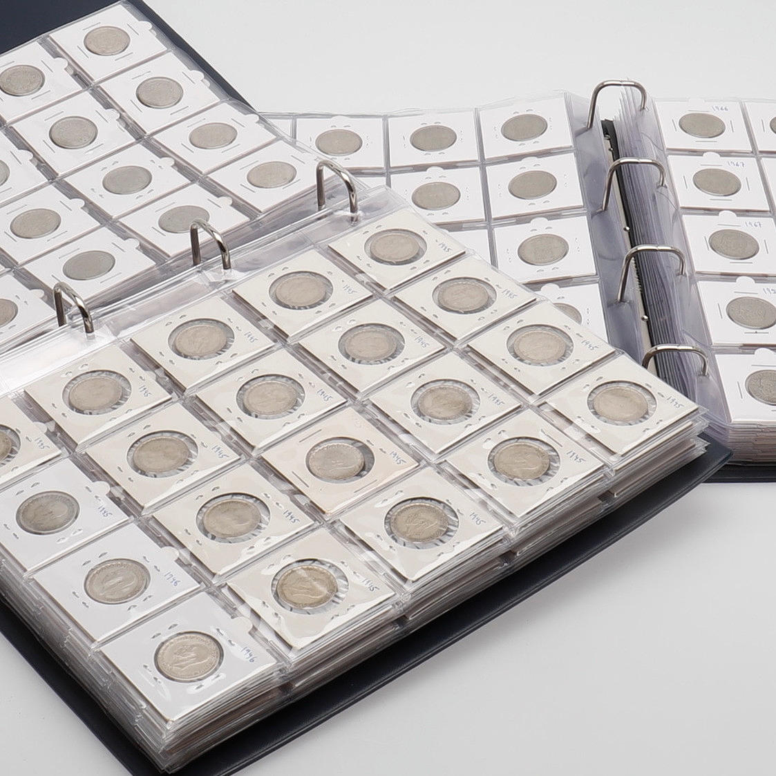 SWEDISH ONE KRONOS, 1942-1968, 595 PIECES.