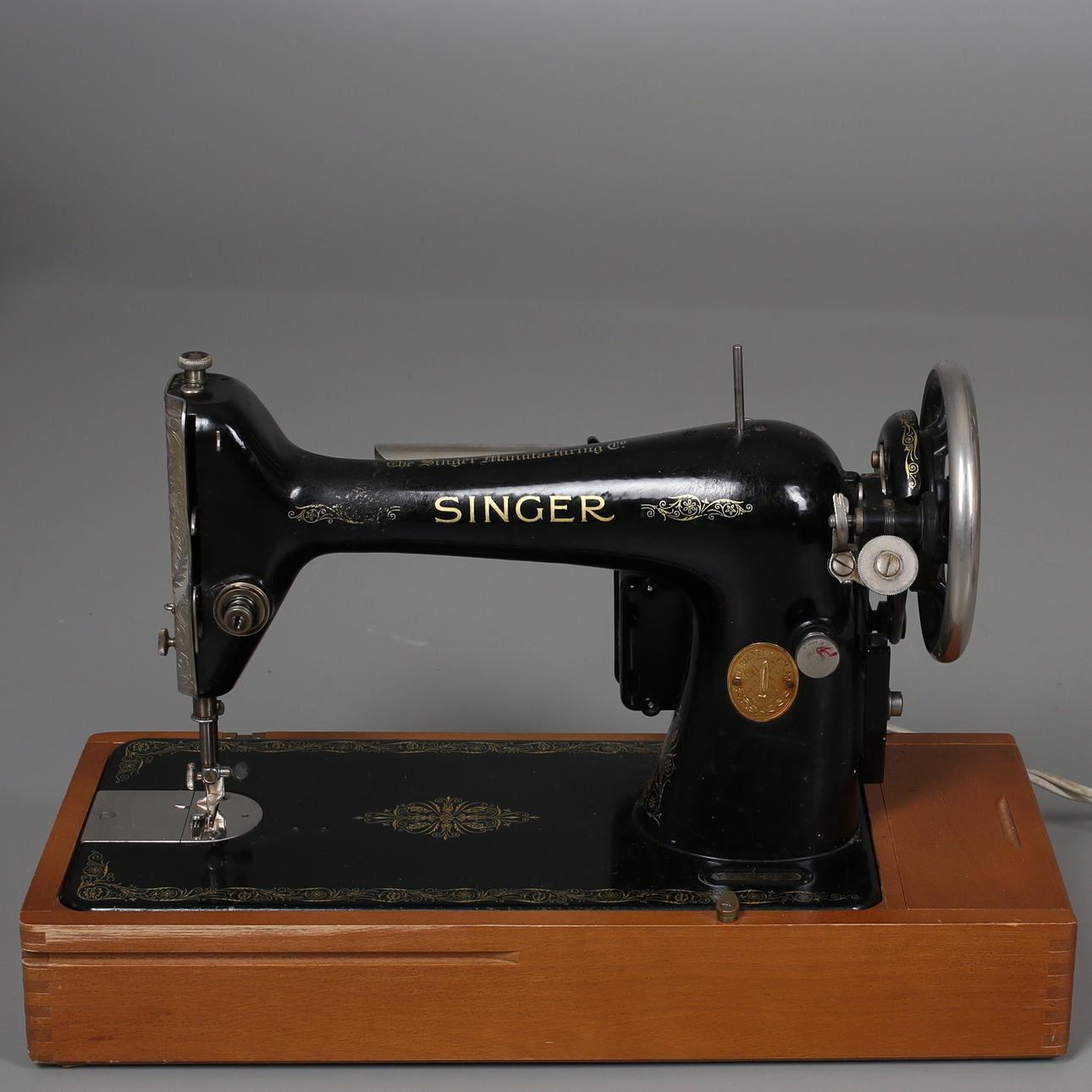 MAQUINA DE COSER, modelo Singer 140/50s.