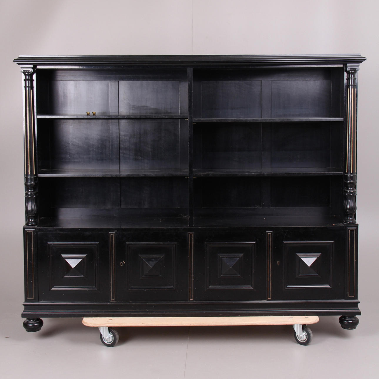 SKÅP, nyrenässans, 1900-tal.