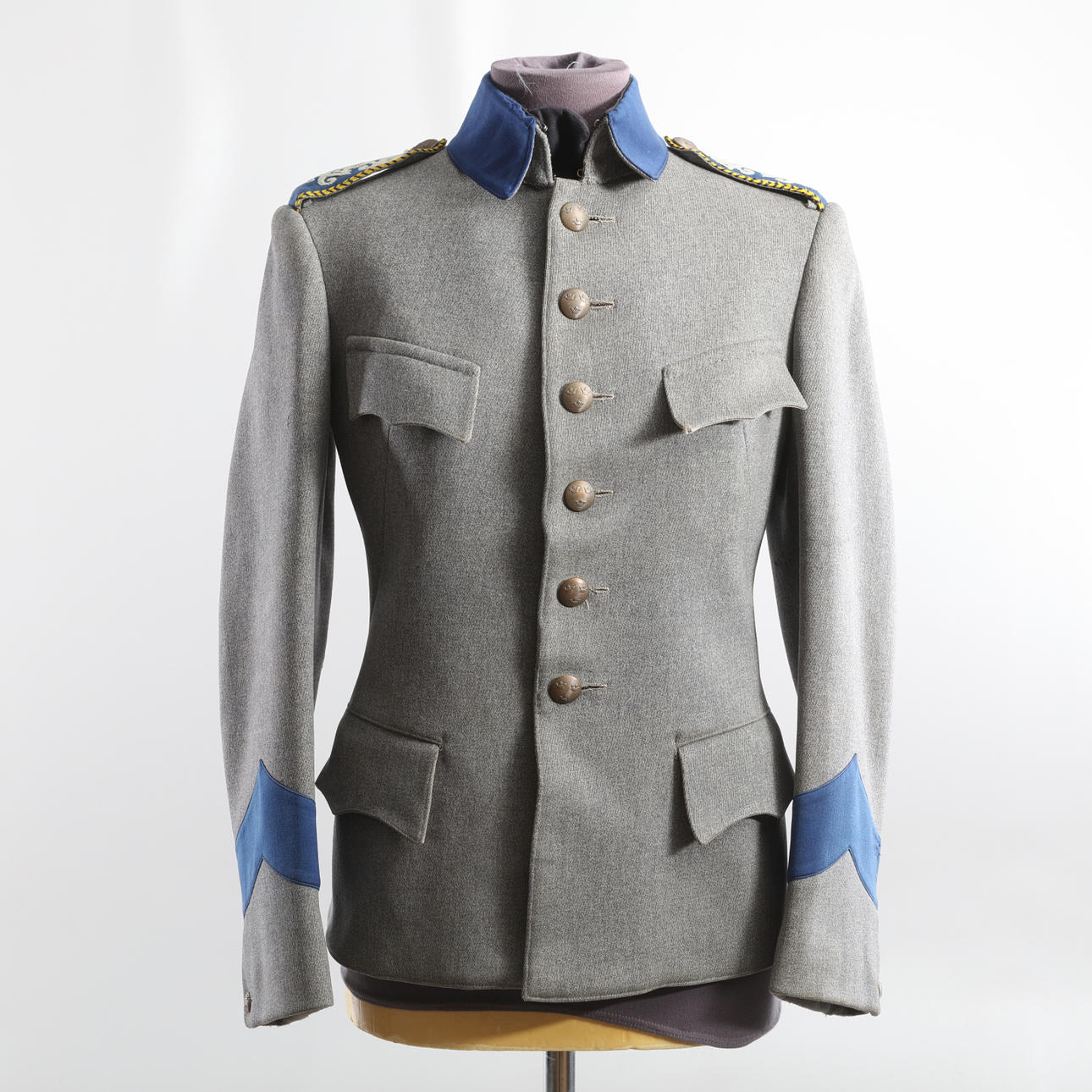 ESCUDO DE ARMAS con 1910.