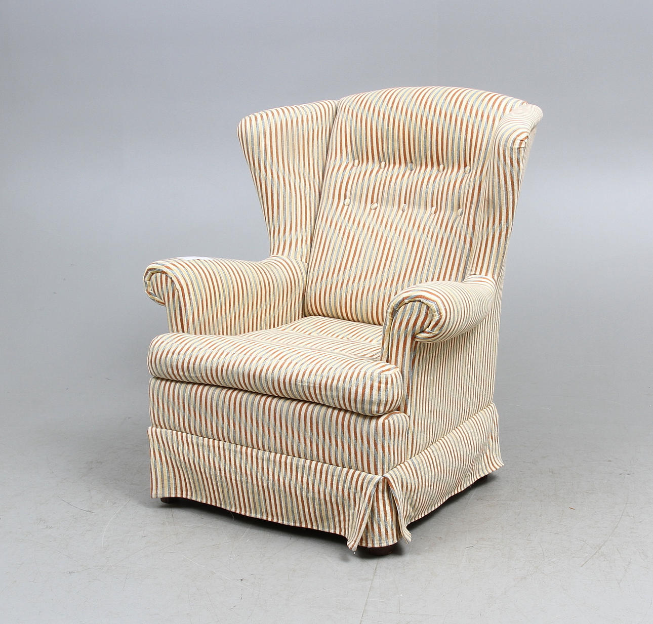 FÅTÖLJ, sk öronlappsmodell, 1900-talets andra hälft.