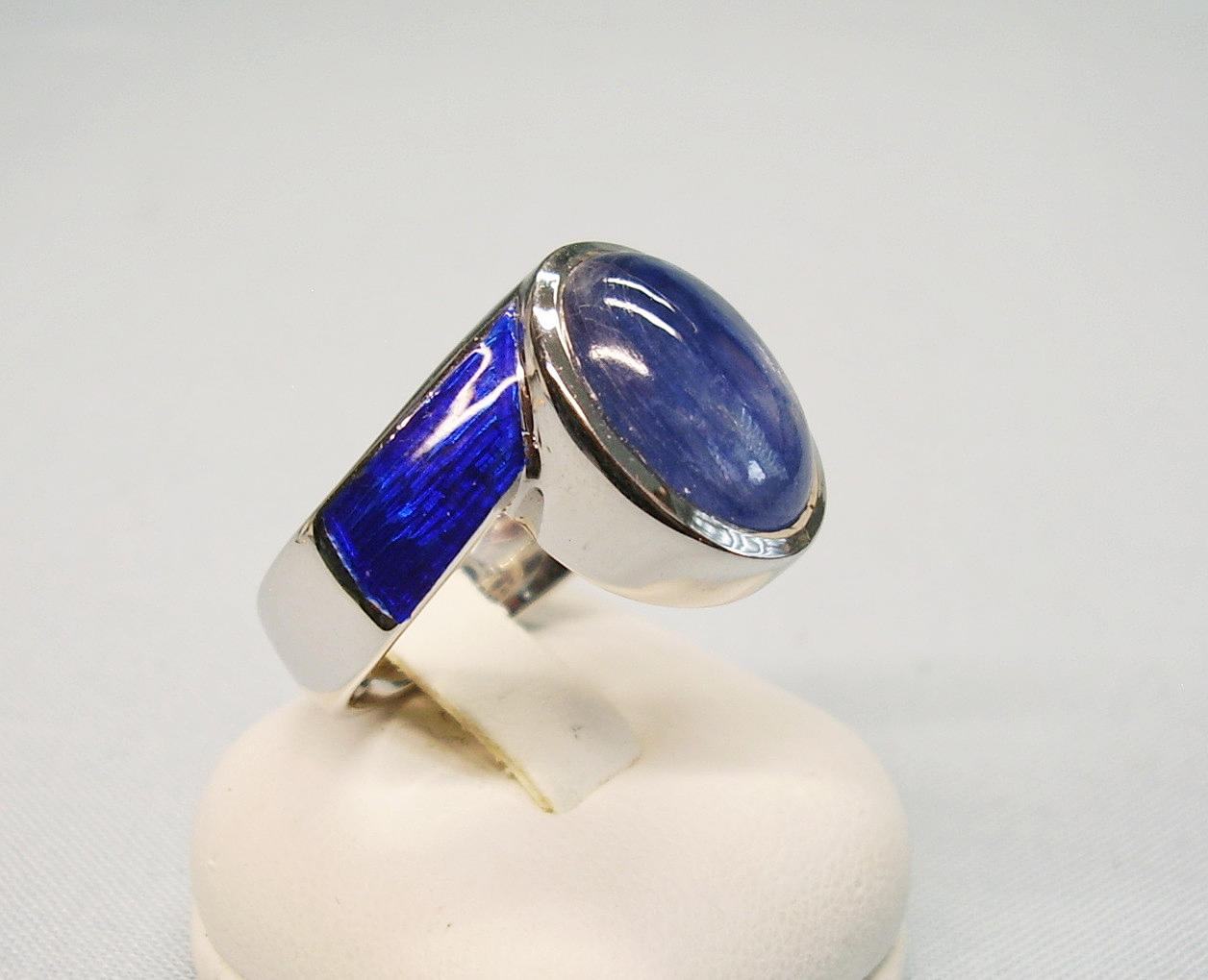 RING KYANITE & ENAMEL signed LA LUNA DESIGN BERNHARD CONRADT.