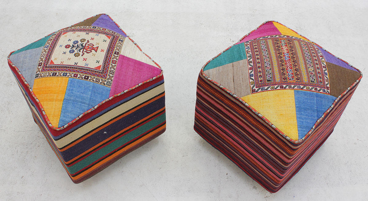 PALLAR, 2 st, klädda i kelimtyg.