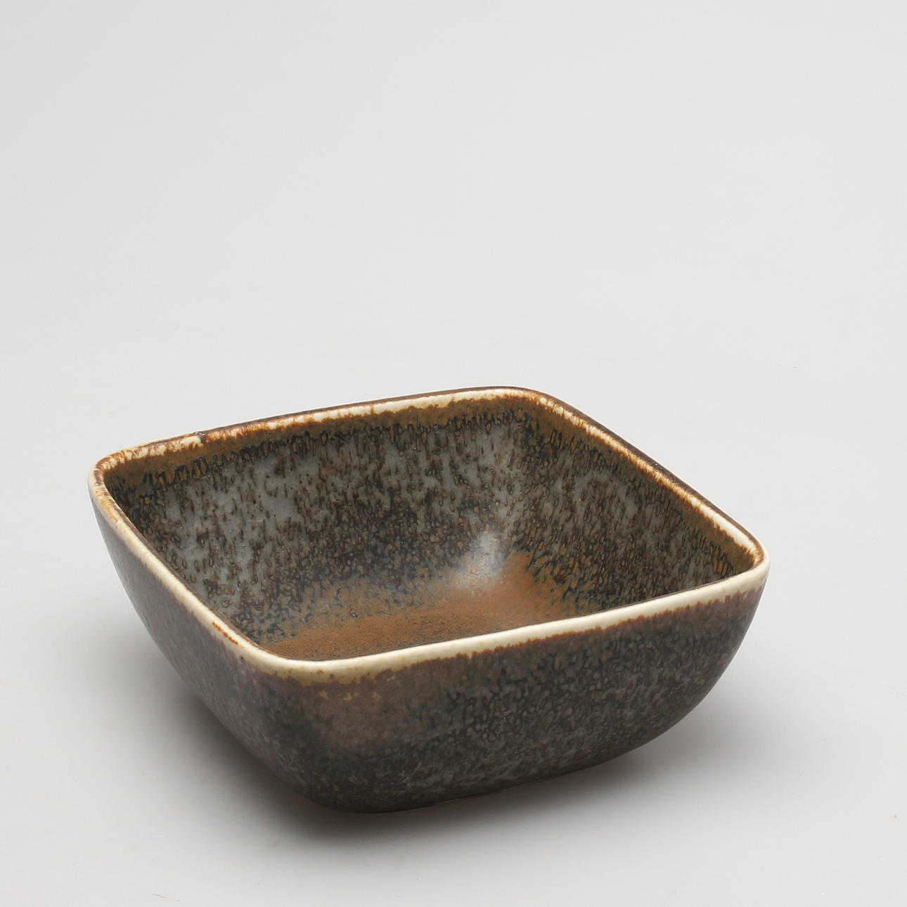 CARL HARRY STÅLHANE. Skål i stengods. Signerad CHS, Rörstrand, Sweden.