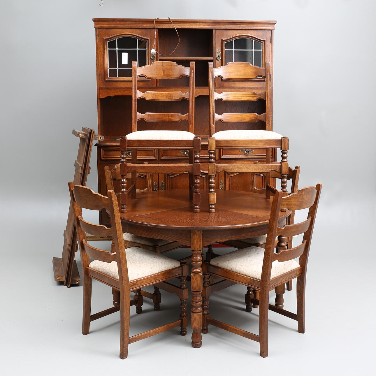 MATSALSMÖBEL, 8 delar, 1900-talets andra hälft.