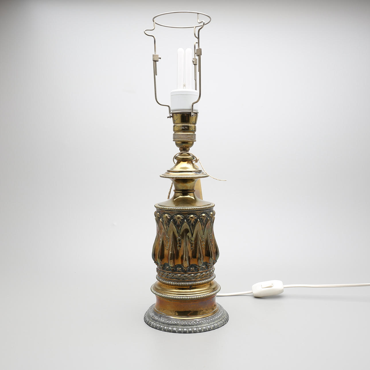 LAMPFOT, metall, 1800-tal.