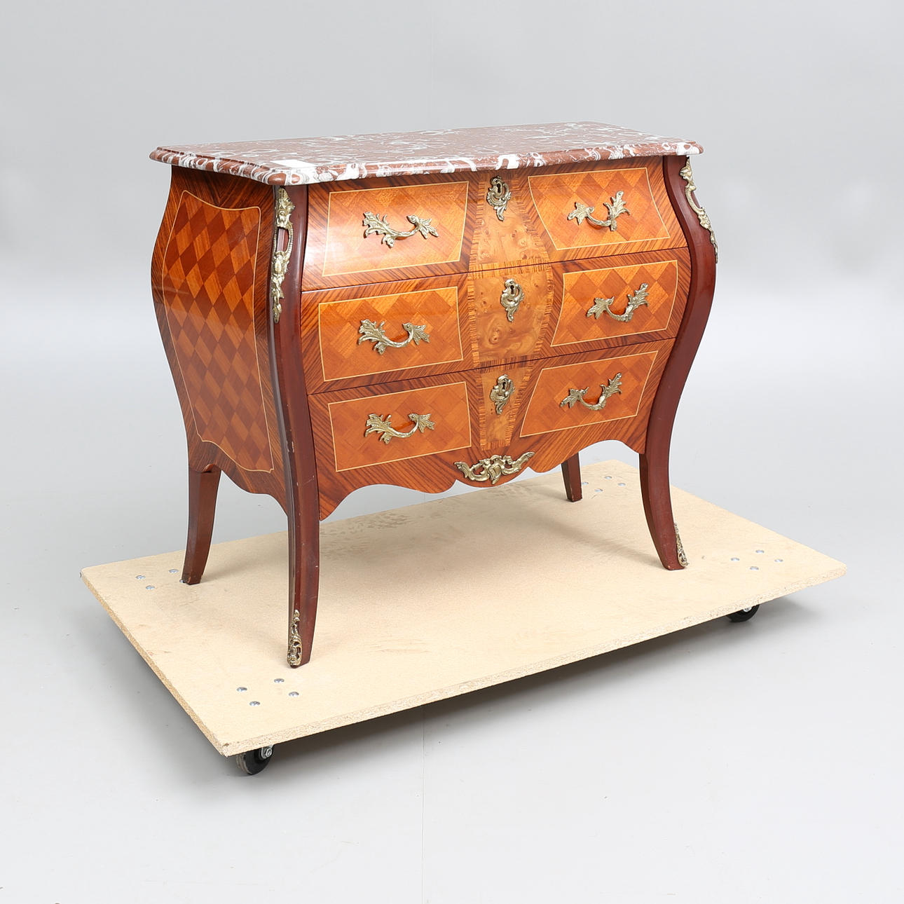 BYRÅ, Rydén Möbler AB Nybro, nyrokokostil, 1900-talets andra hälft.