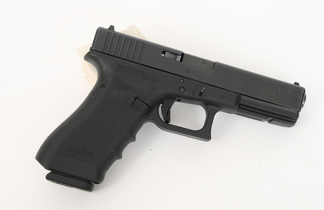 PISTOL, österikisk, Halvautomatisk, fabrikat Glock, modell 17 RTF 2 ...