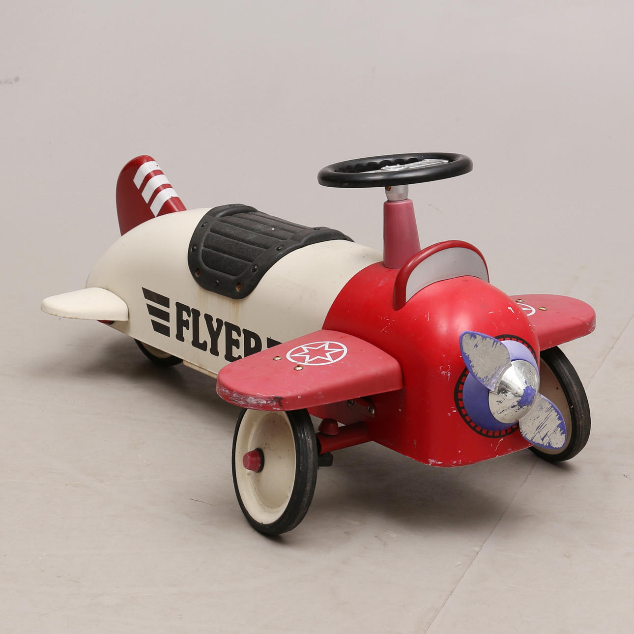 GÅBIL, metall, "Flyer", form av plan, Kina.