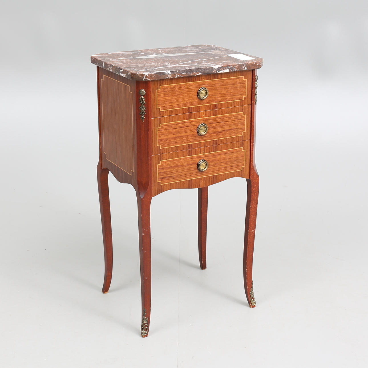 BYRÅ / SÄNGBORD, nyrokokostil, 1900-tal.