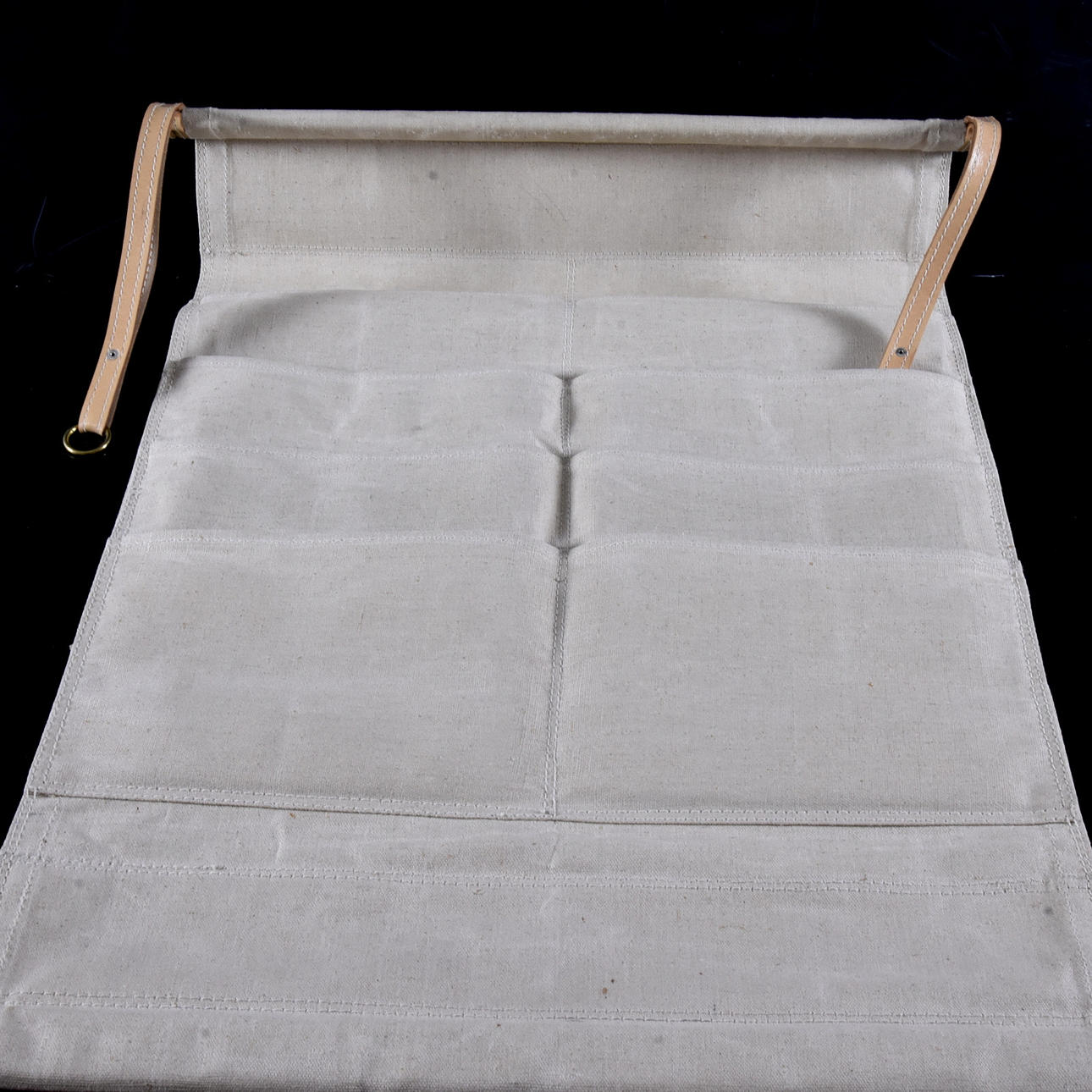 VÄGGFÖRVARING, canvas och trä.