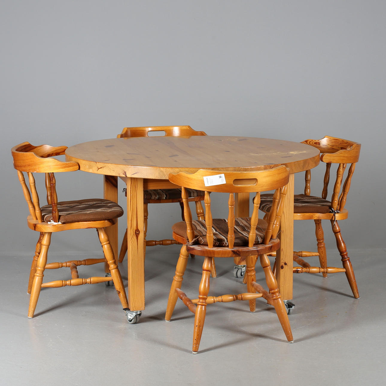 DINING TABLE and 4 chairs, pine, 1970s/80s.