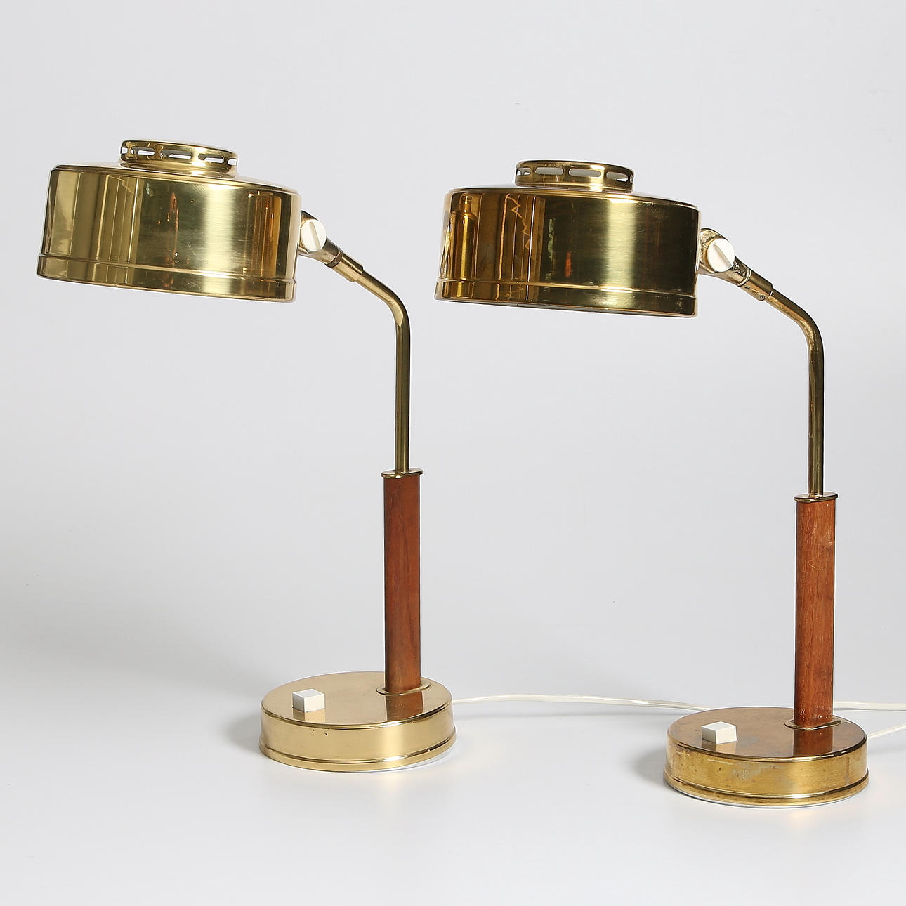 BORDSLAMPOR, ett par, Bäcklunds Järn och Smide, Skellefteå, 1900-talets mitt.