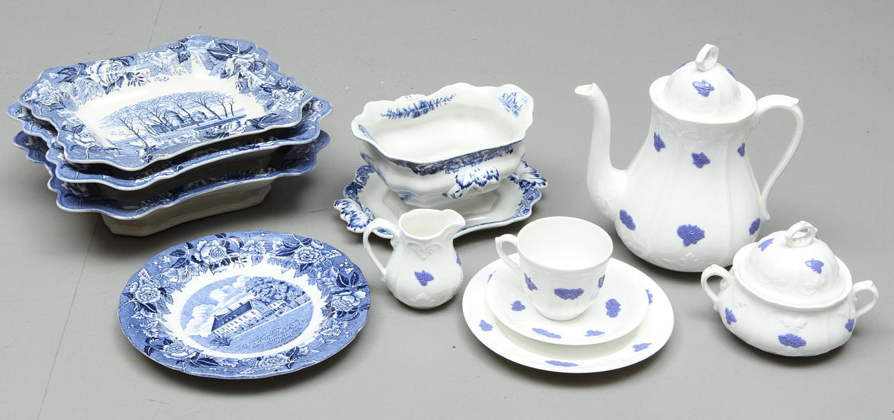 KAFFESERVIS, ca 41 delar, "Blå blom" Gustavsberg samt MATSERVIS, 10 delar, "Skåne" Rörtsrand.